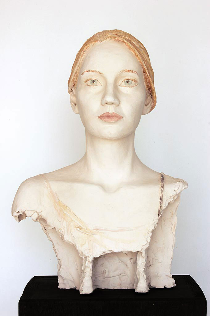 Lena, Terrakotta engobiert, 52x35x30 cm, 2020